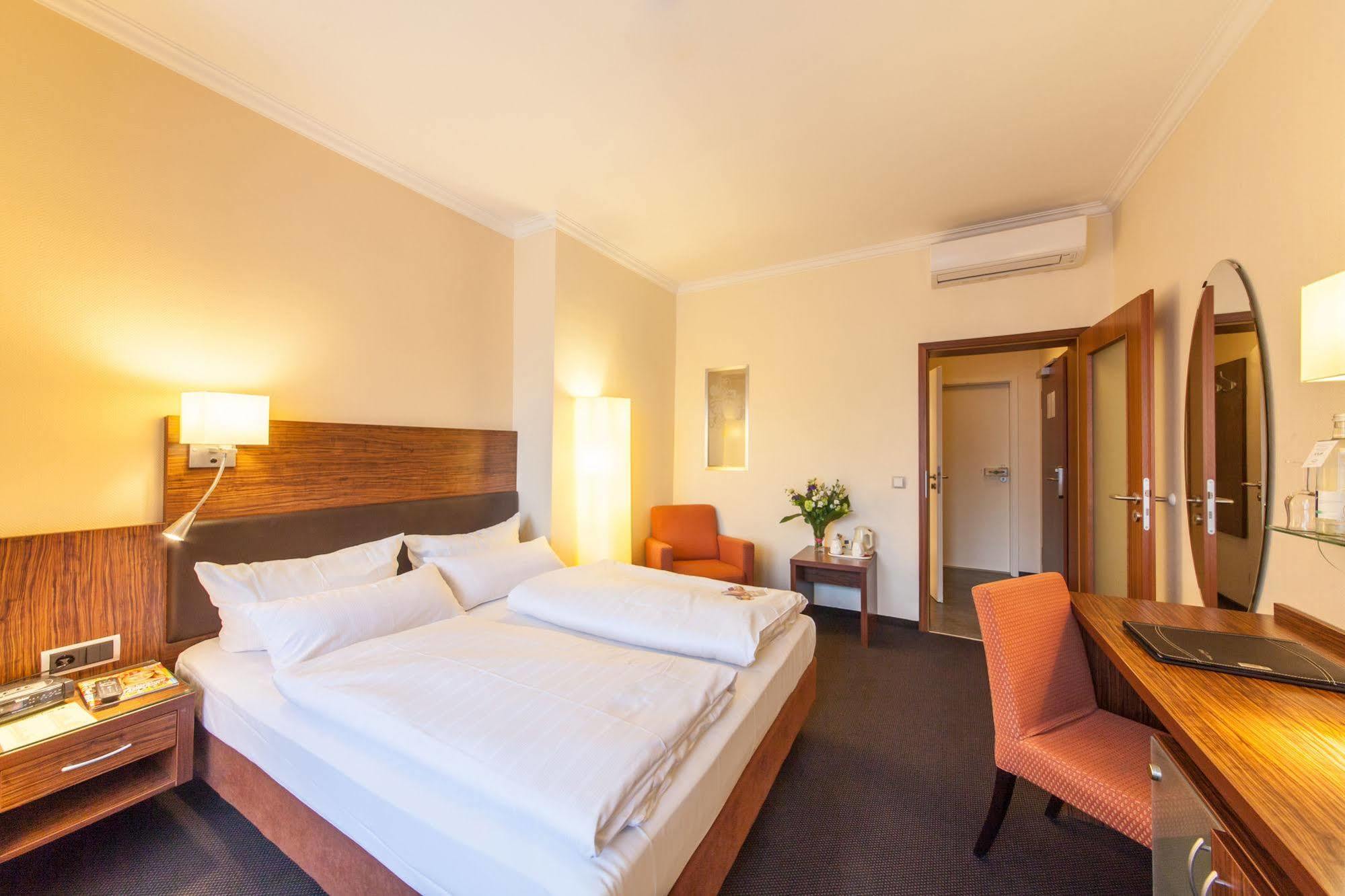 Hotel Flora Duesseldorf Zewnętrze zdjęcie